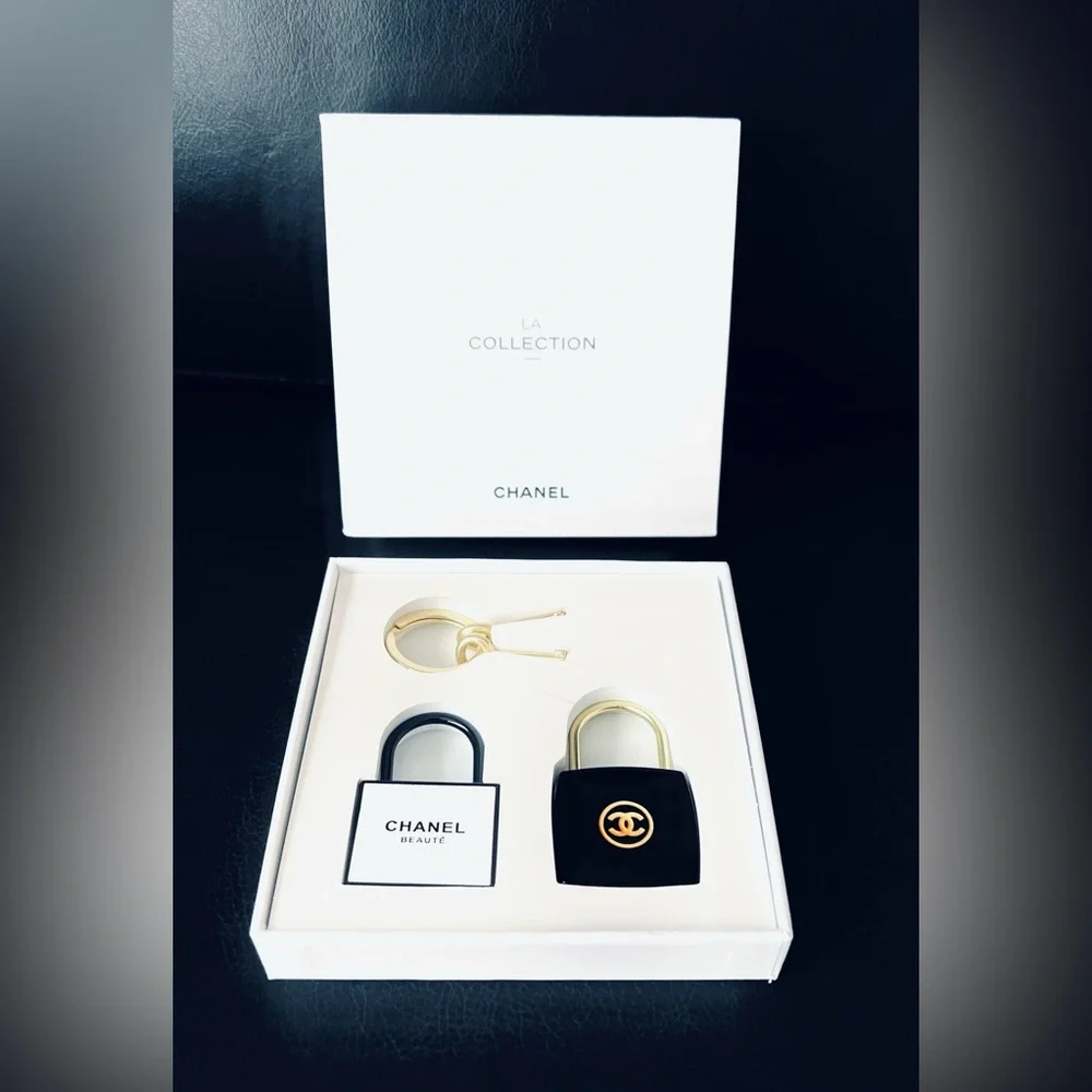 Chanel La Collection Elegant  Bag charm Keychain Duo - Picture 2 of 6